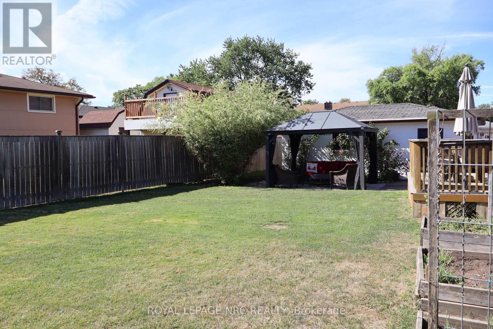 












3071 BASSWOOD COURT

,
Niagara Falls (Church's Lane),




Ontario
L2J2G9

