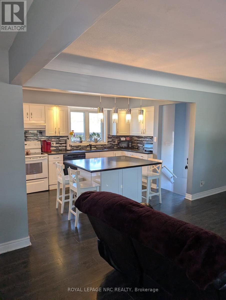 












3071 BASSWOOD COURT

,
Niagara Falls (Church's Lane),




Ontario
L2J2G9

