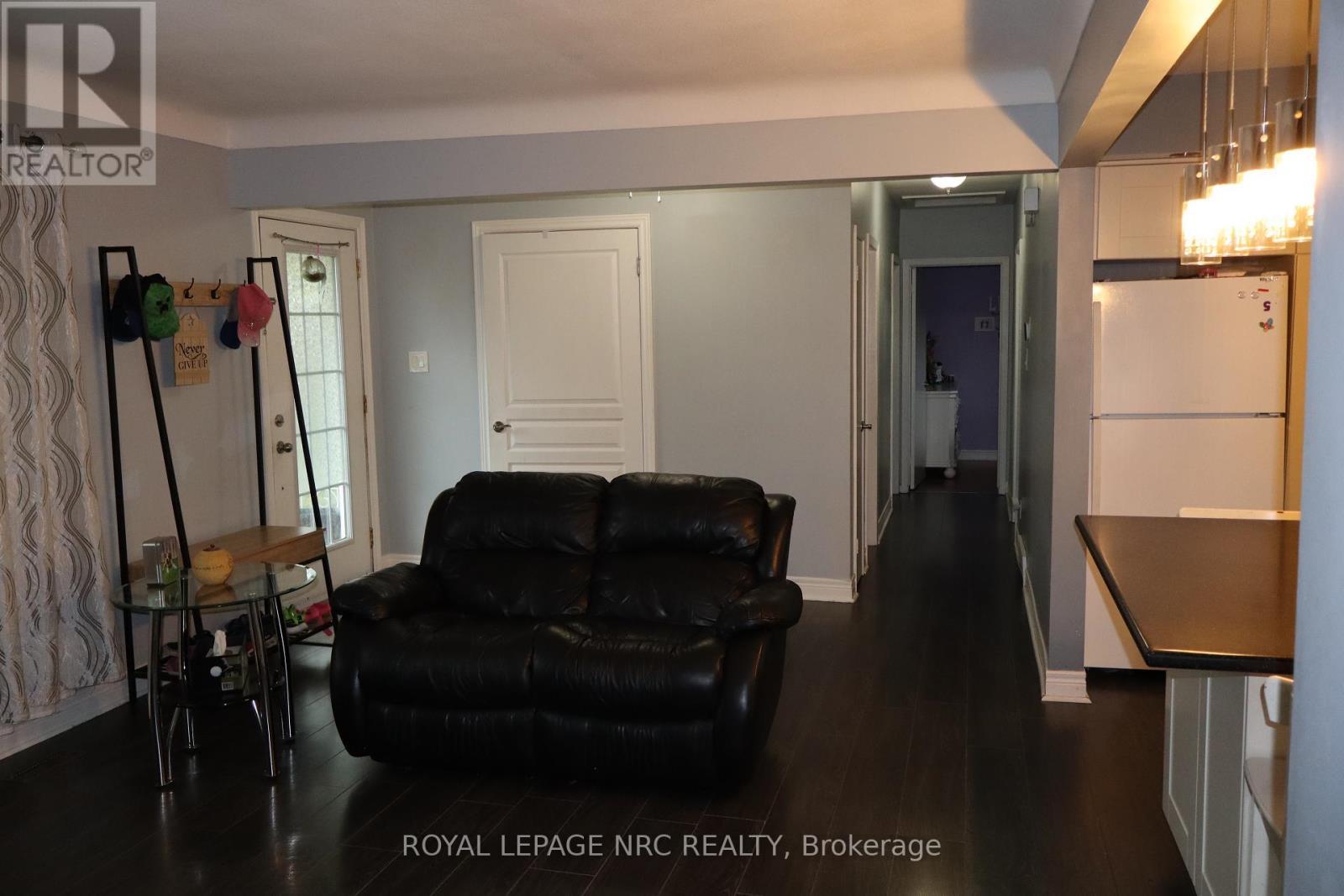 












3071 BASSWOOD COURT

,
Niagara Falls (Church's Lane),




Ontario
L2J2G9

