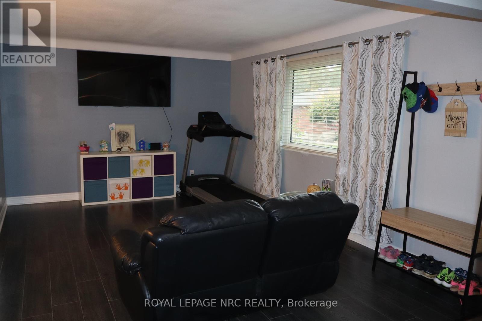 












3071 BASSWOOD COURT

,
Niagara Falls (Church's Lane),




Ontario
L2J2G9

