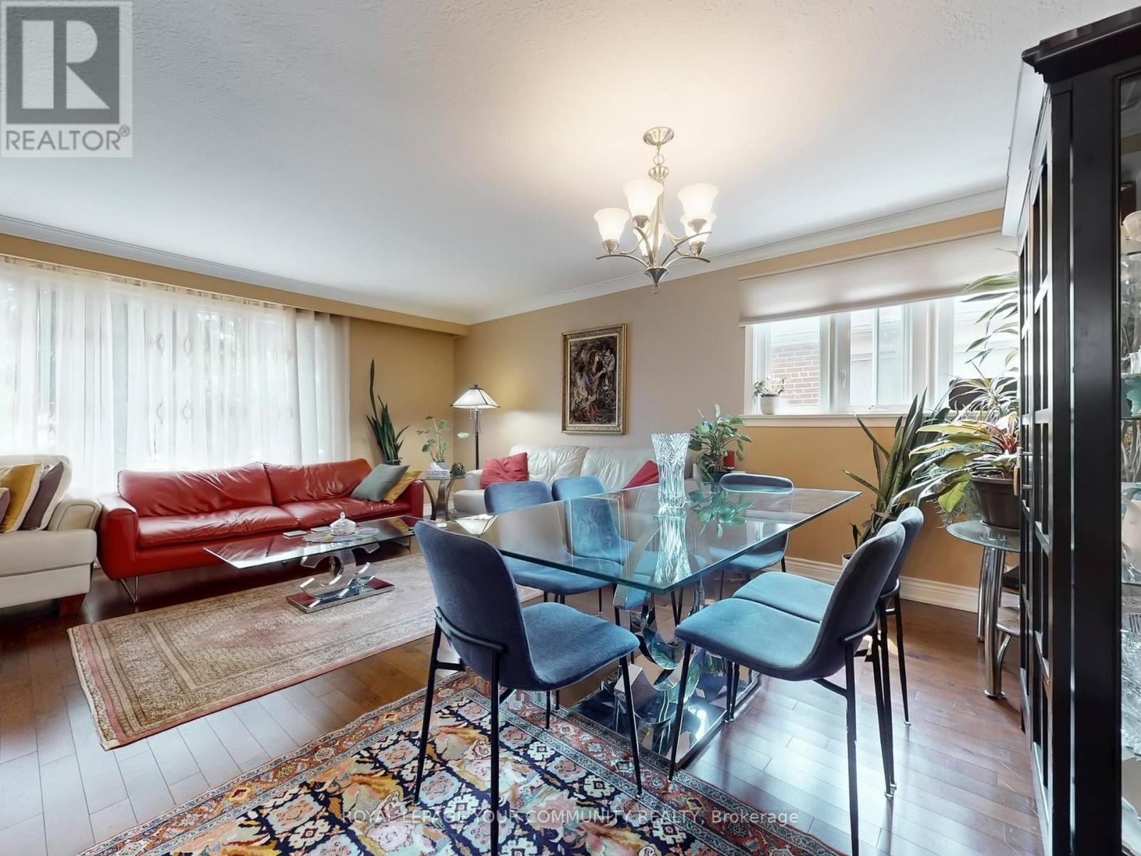 












34 DROXFORD AVENUE

,
Toronto,




Ontario
M1R1K2

