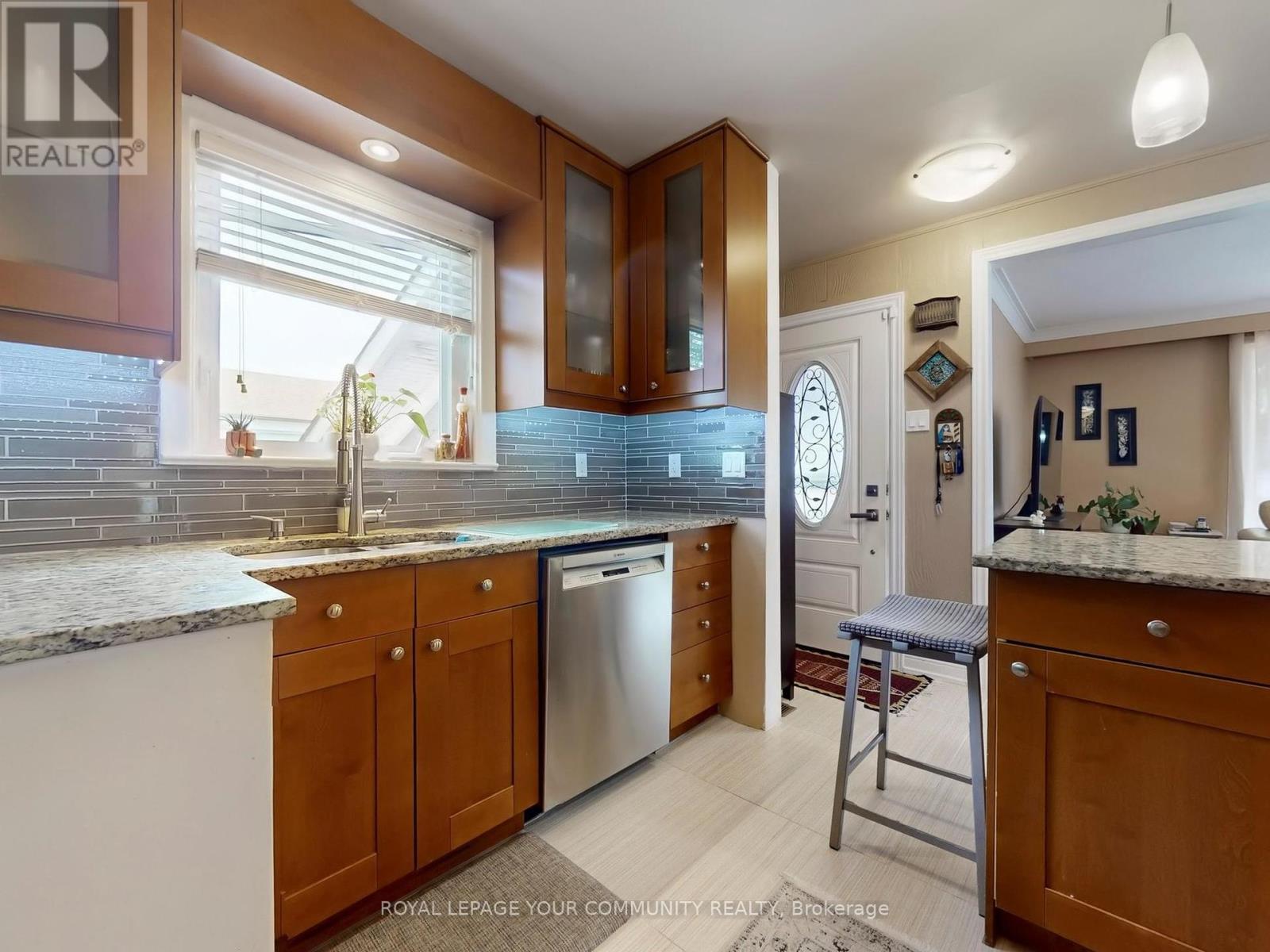 












34 DROXFORD AVENUE

,
Toronto,




Ontario
M1R1K2

