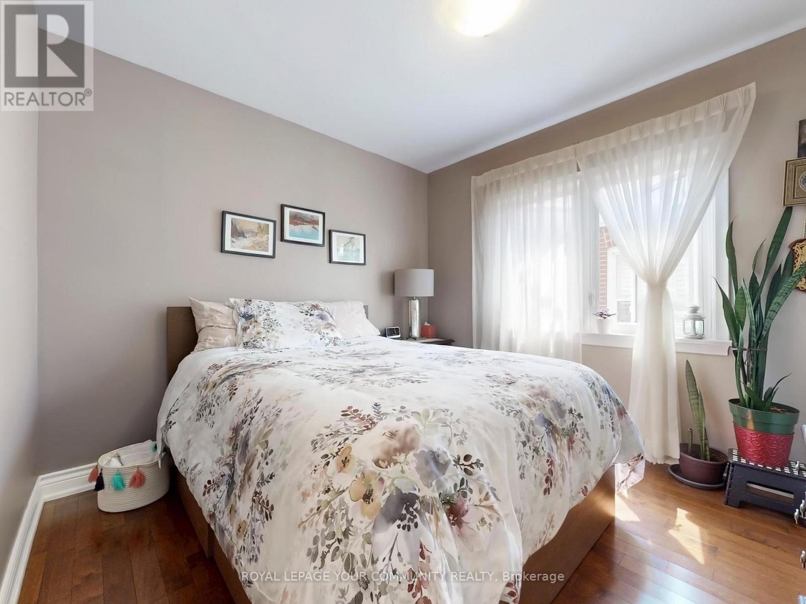 












34 DROXFORD AVENUE

,
Toronto,




Ontario
M1R1K2

