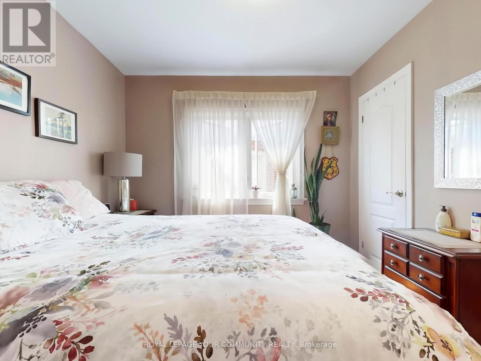 












34 DROXFORD AVENUE

,
Toronto,




Ontario
M1R1K2

