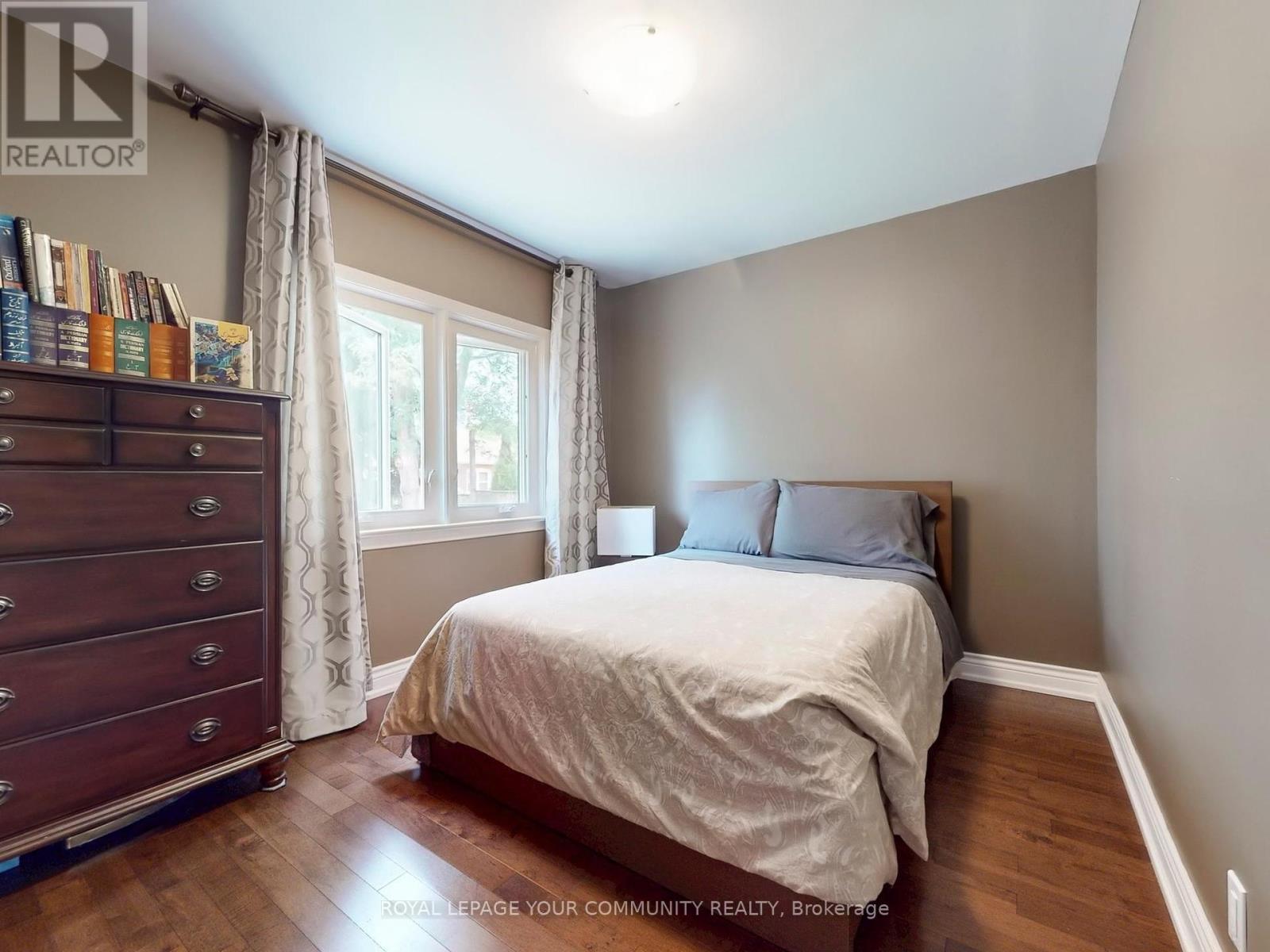 












34 DROXFORD AVENUE

,
Toronto,




Ontario
M1R1K2

