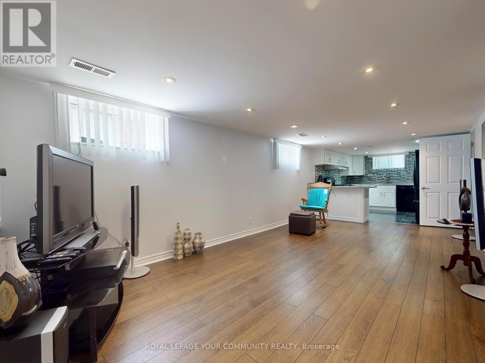 












34 DROXFORD AVENUE

,
Toronto,




Ontario
M1R1K2

