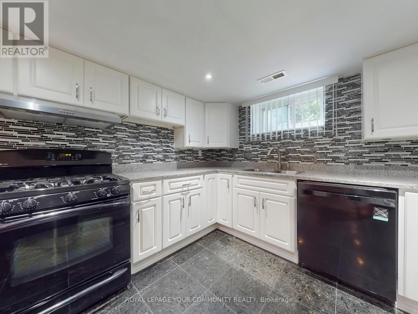












34 DROXFORD AVENUE

,
Toronto,




Ontario
M1R1K2

