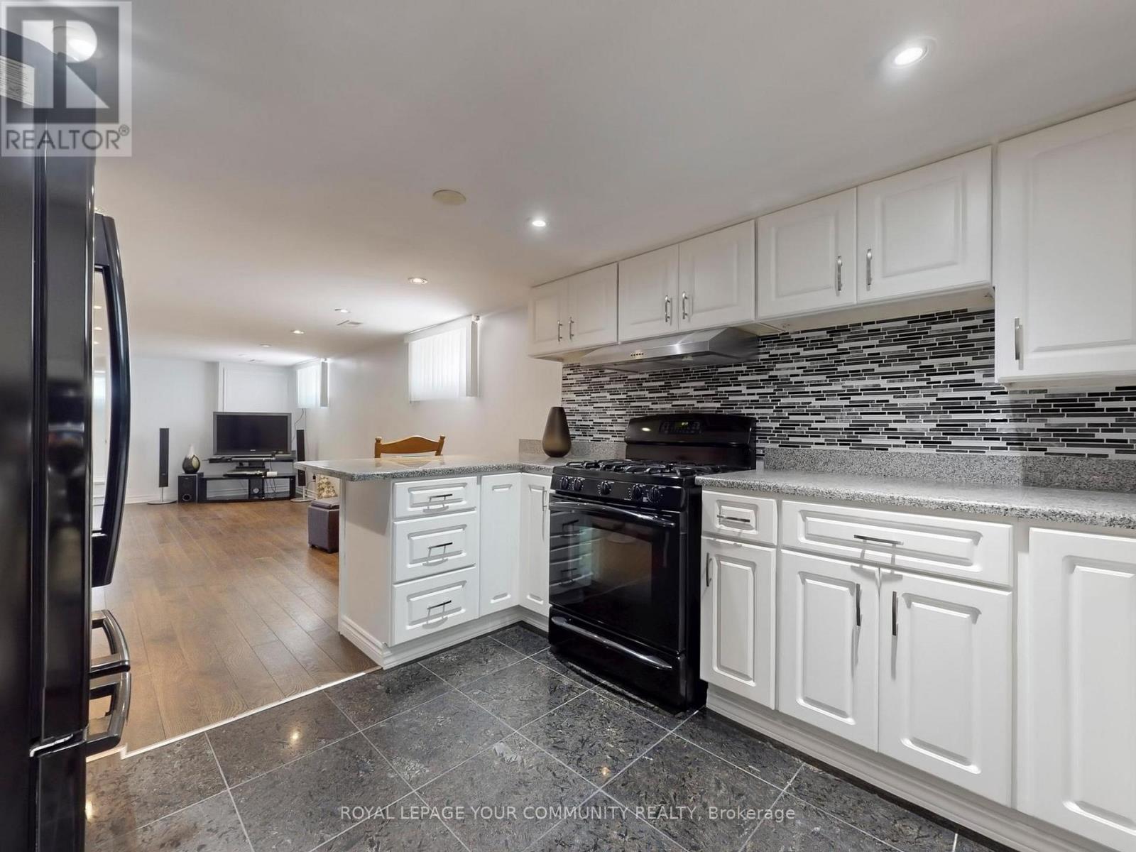 












34 DROXFORD AVENUE

,
Toronto,




Ontario
M1R1K2

