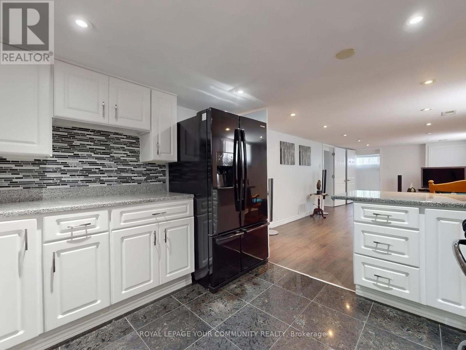 












34 DROXFORD AVENUE

,
Toronto,




Ontario
M1R1K2

