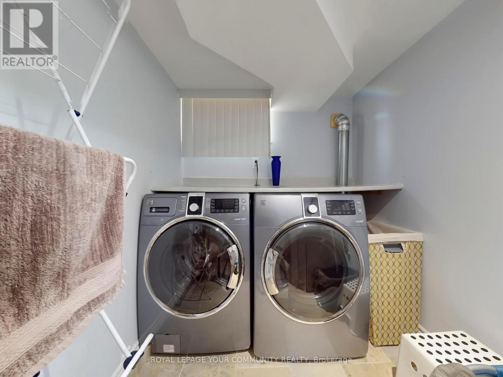 












34 DROXFORD AVENUE

,
Toronto,




Ontario
M1R1K2


