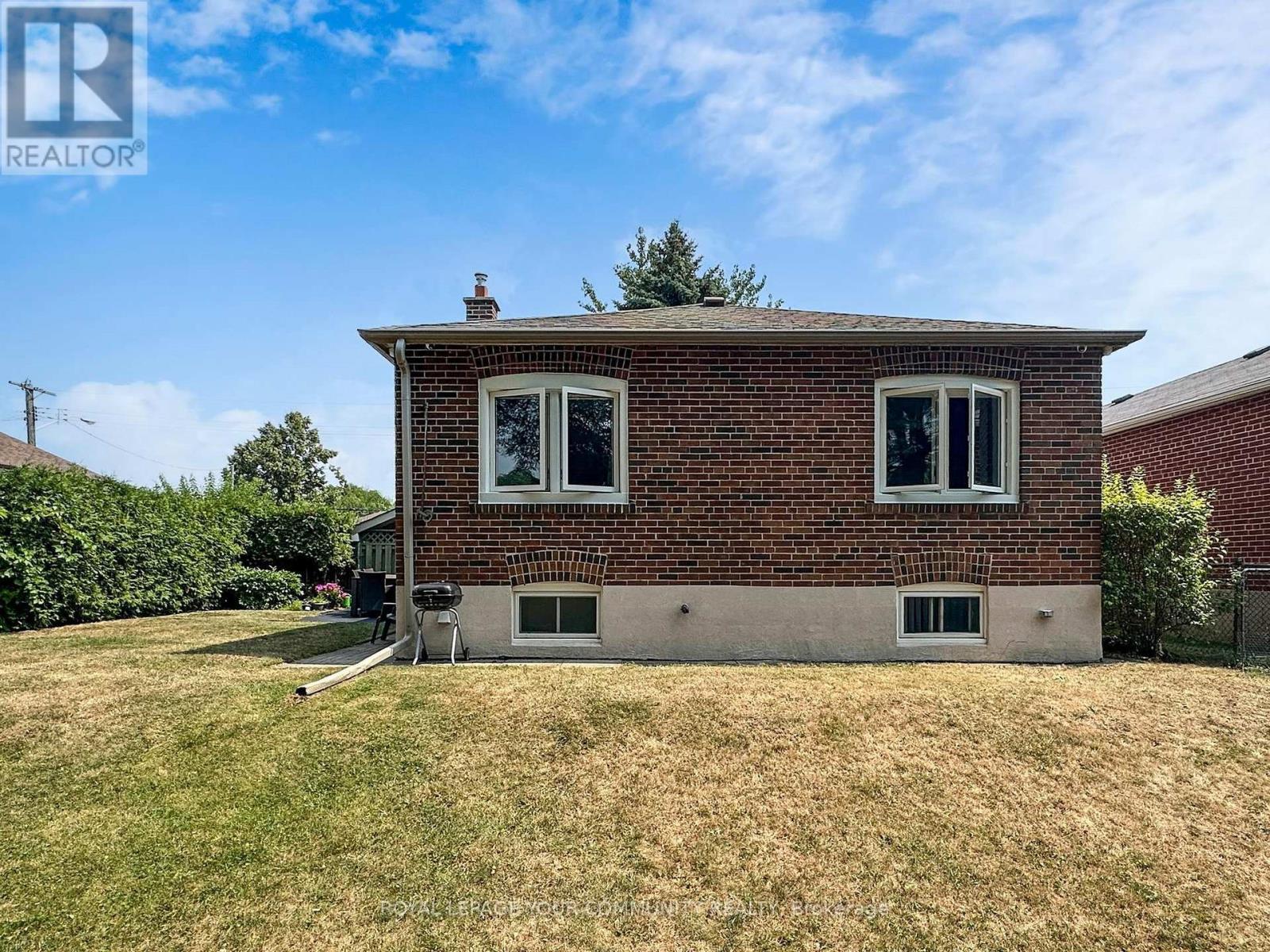 












34 DROXFORD AVENUE

,
Toronto,




Ontario
M1R1K2

