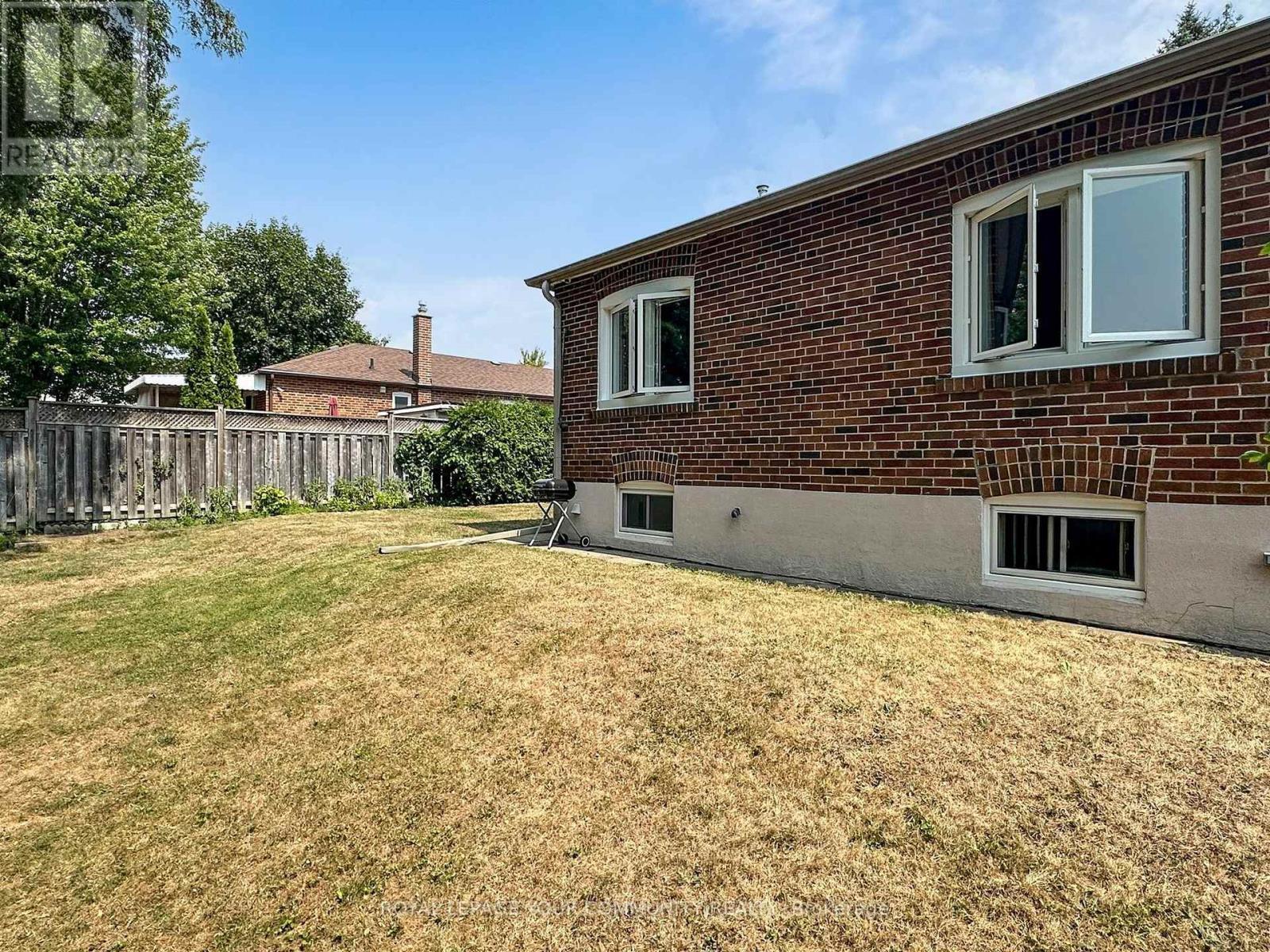 












34 DROXFORD AVENUE

,
Toronto,




Ontario
M1R1K2

