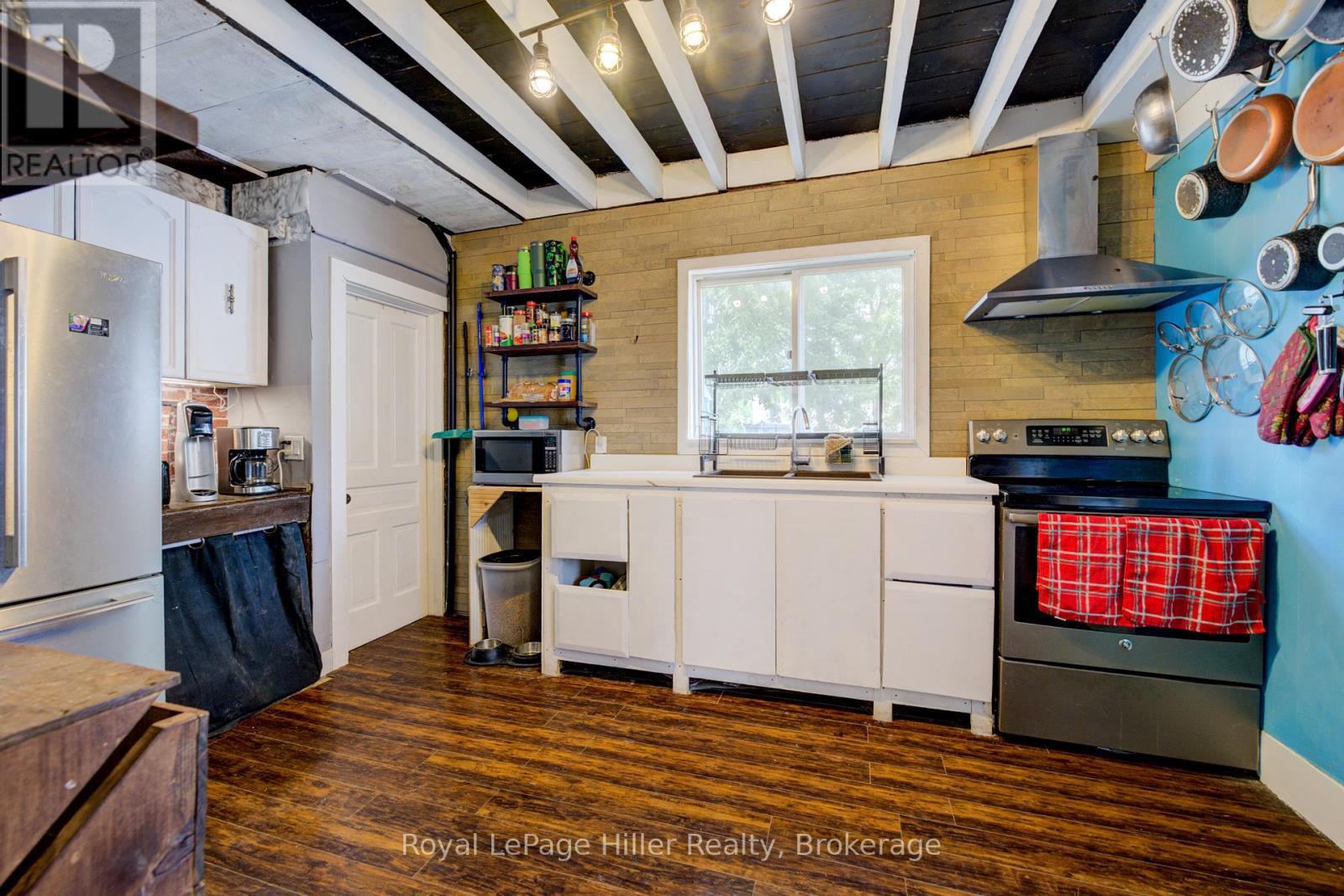 












104 TRINITY STREET

,
Stratford,




Ontario
N5A4P6

