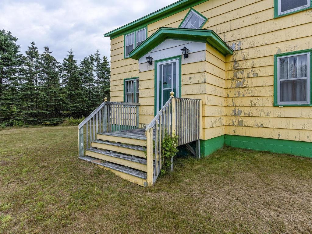 












42 Moser River North Road

,
Moser River,




NS
B0J 2K0

