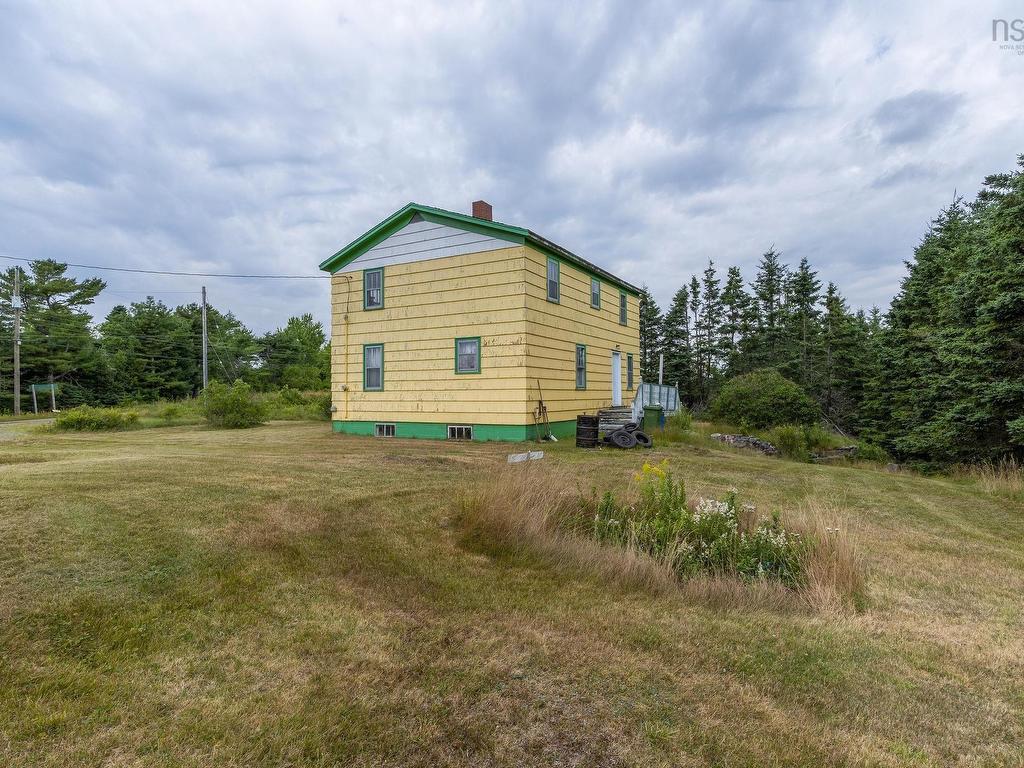 












42 Moser River North Road

,
Moser River,




NS
B0J 2K0

