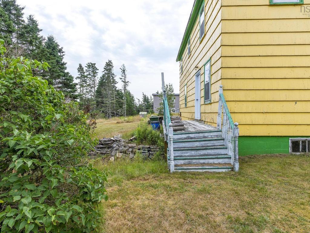 












42 Moser River North Road

,
Moser River,




NS
B0J 2K0


