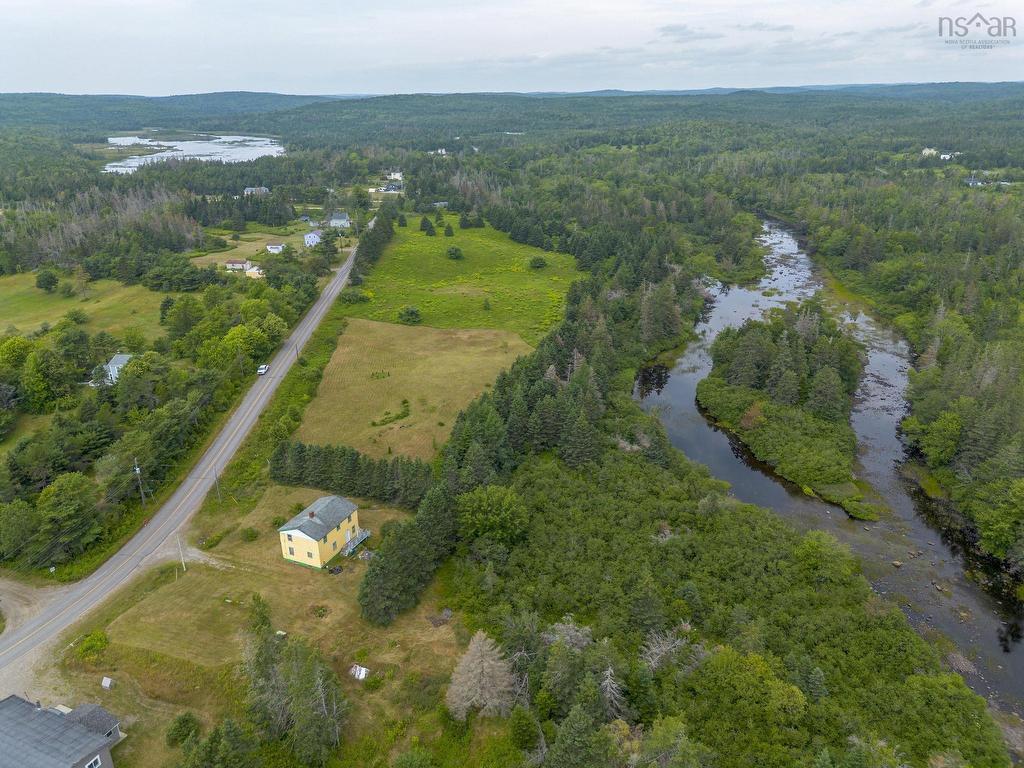 












42 Moser River North Road

,
Moser River,




NS
B0J 2K0


