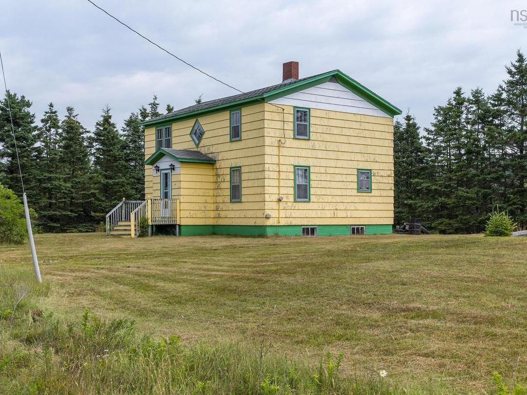 












42 Moser River North Road

,
Moser River,




NS
B0J 2K0

