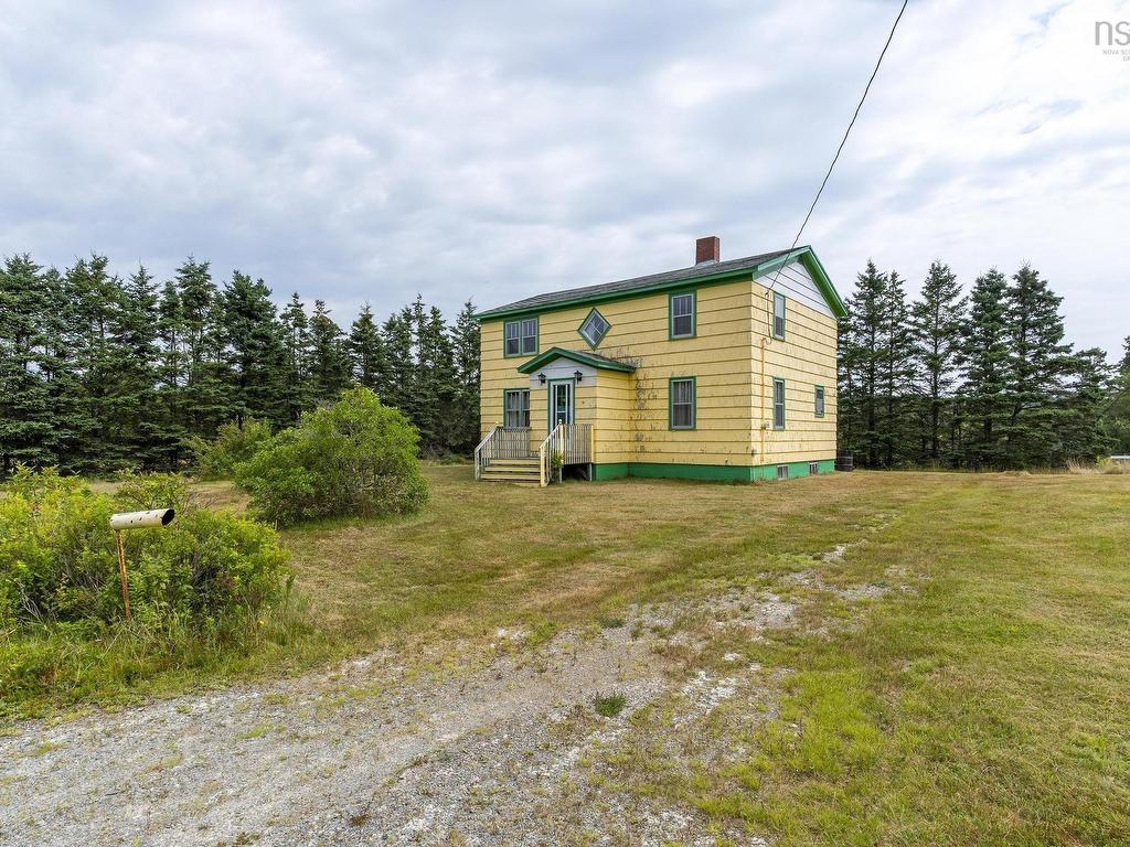 












42 Moser River North Road

,
Moser River,




NS
B0J 2K0

