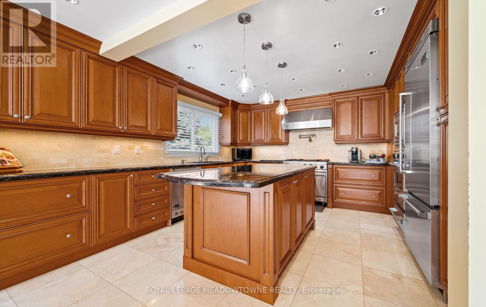 












36 SHADYWOOD ROAD

,
Brampton,




Ontario
L6Z4M1

