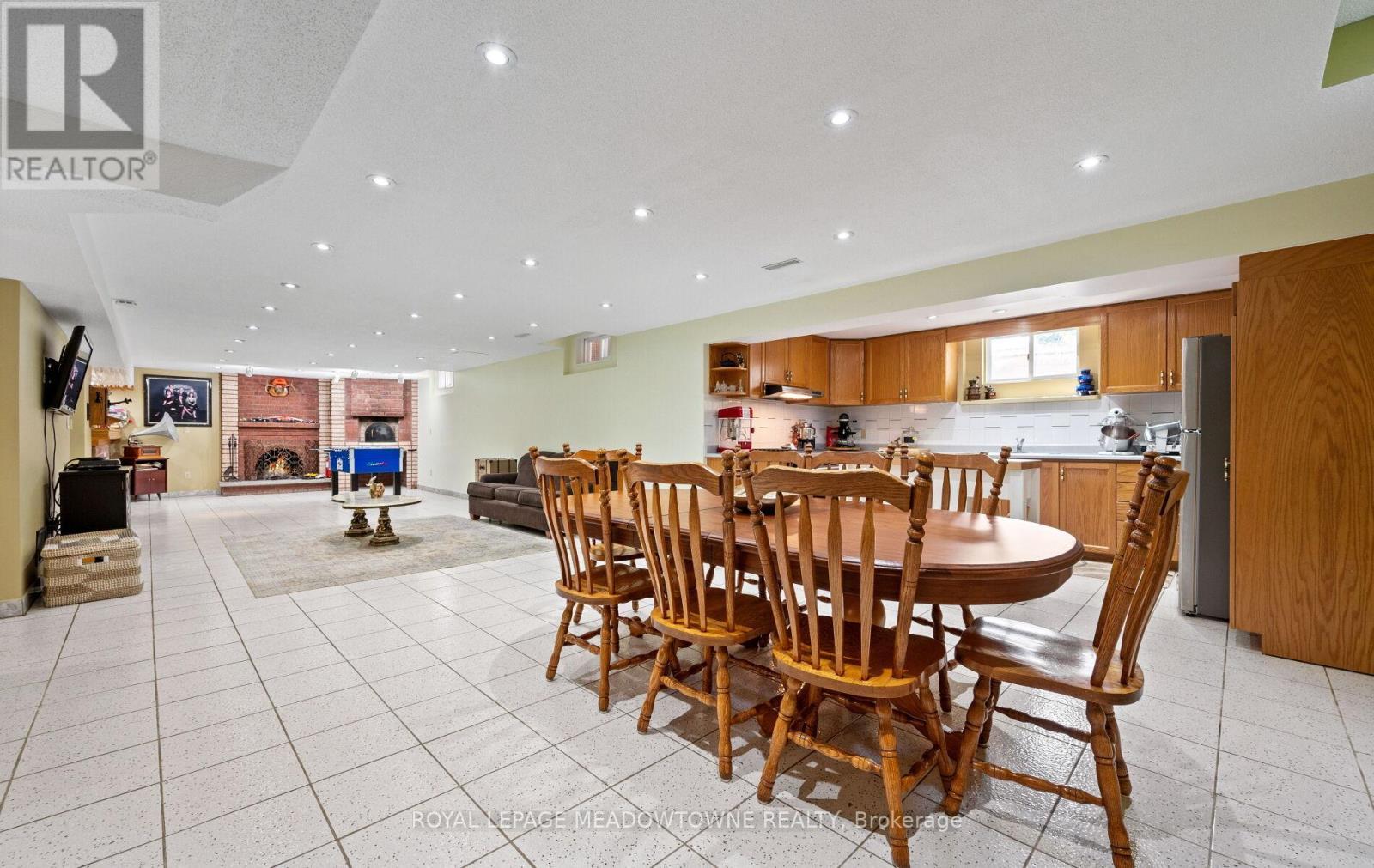 












36 SHADYWOOD ROAD

,
Brampton,




Ontario
L6Z4M1

