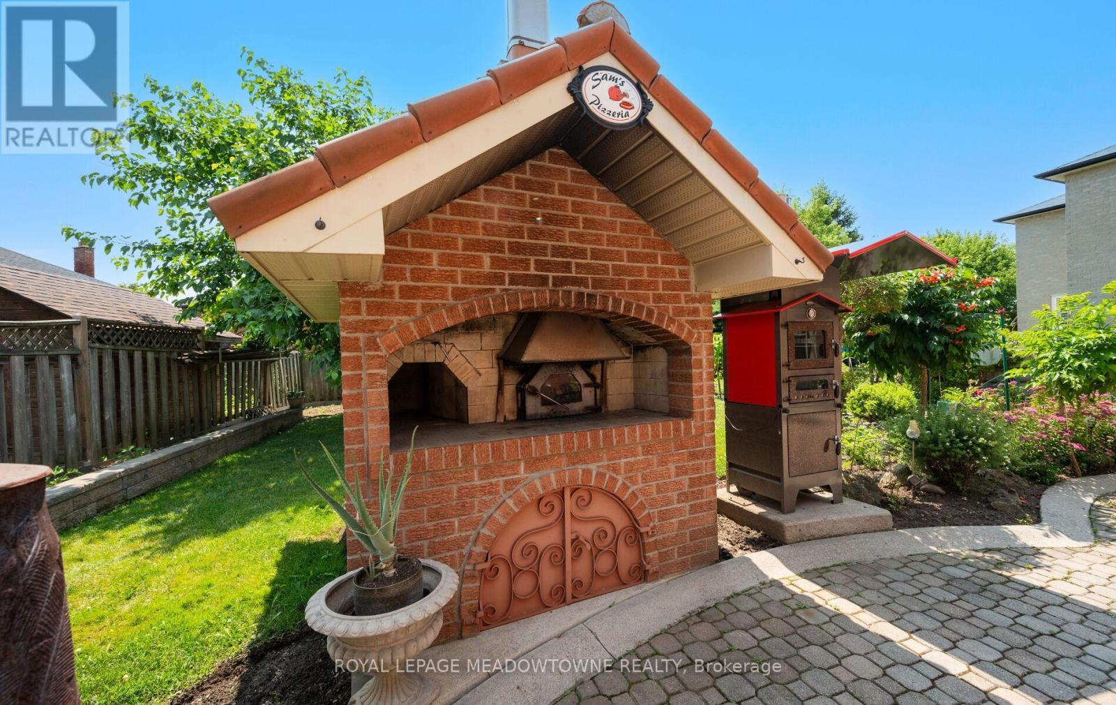 












36 SHADYWOOD ROAD

,
Brampton,




Ontario
L6Z4M1

