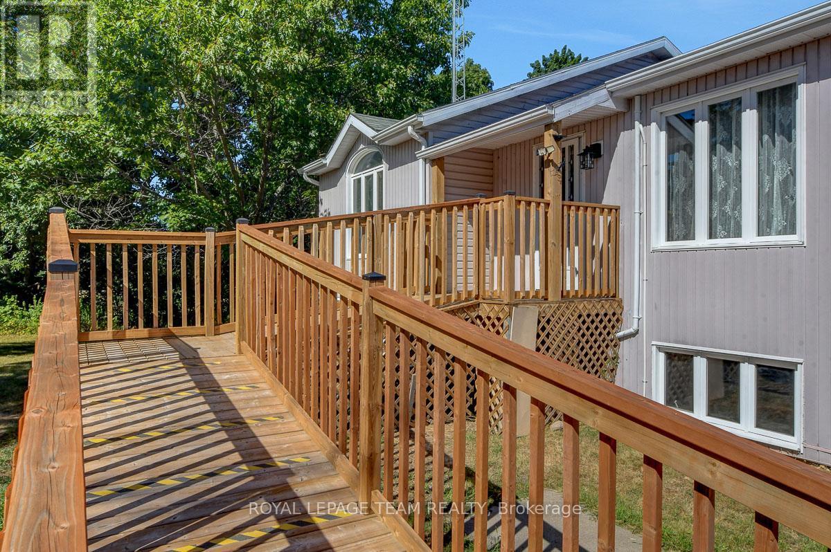 












8055 COUNTY RD. 44 ROAD

,
Edwardsburgh/Cardinal,




Ontario
K0E1X0

