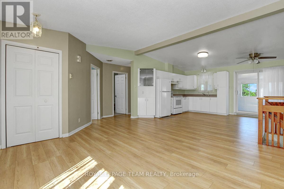 












8055 COUNTY RD. 44 ROAD

,
Edwardsburgh/Cardinal,




Ontario
K0E1X0

