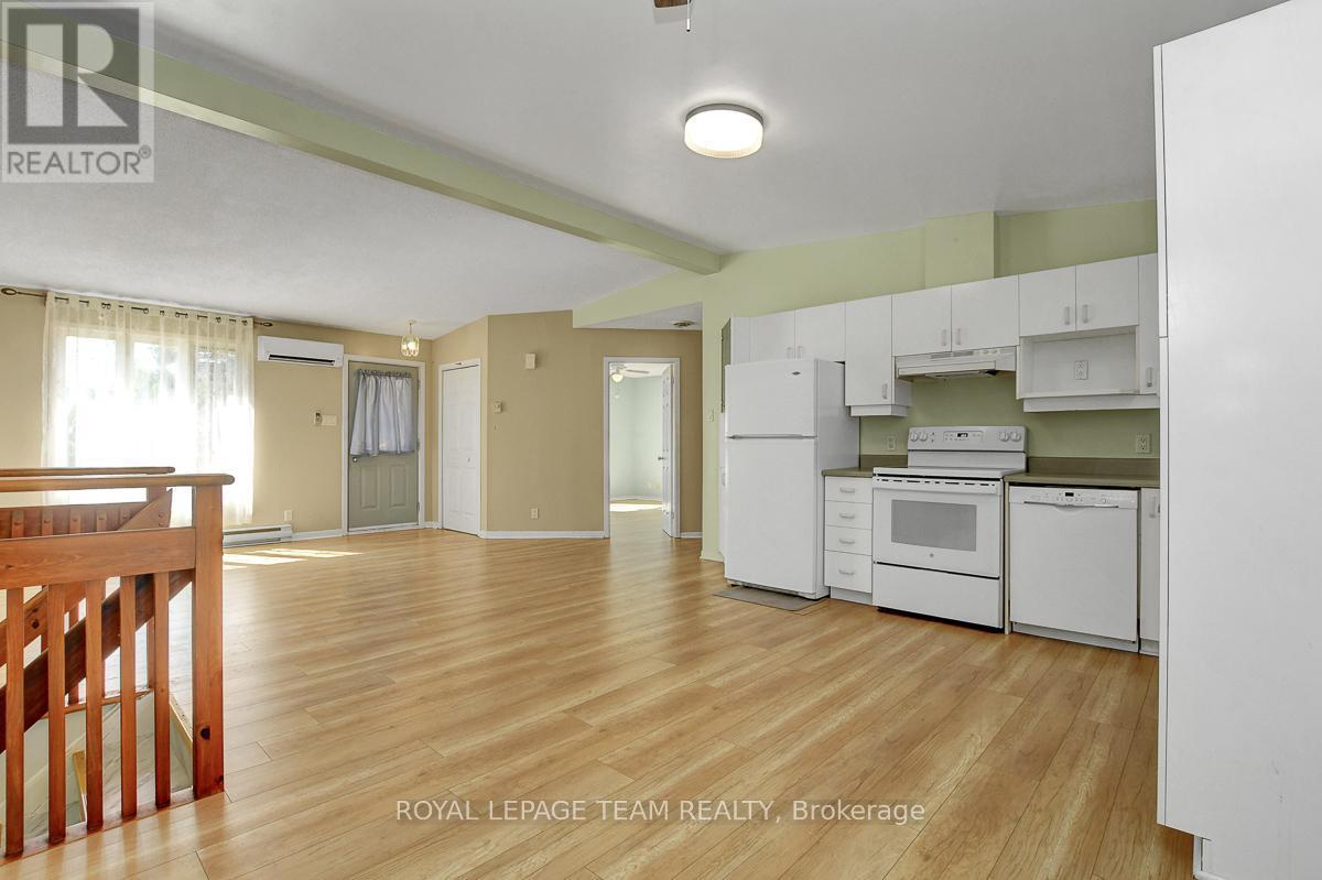 












8055 COUNTY RD. 44 ROAD

,
Edwardsburgh/Cardinal,




Ontario
K0E1X0

