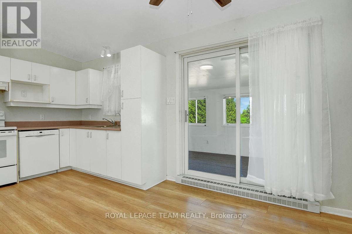 












8055 COUNTY RD. 44 ROAD

,
Edwardsburgh/Cardinal,




Ontario
K0E1X0

