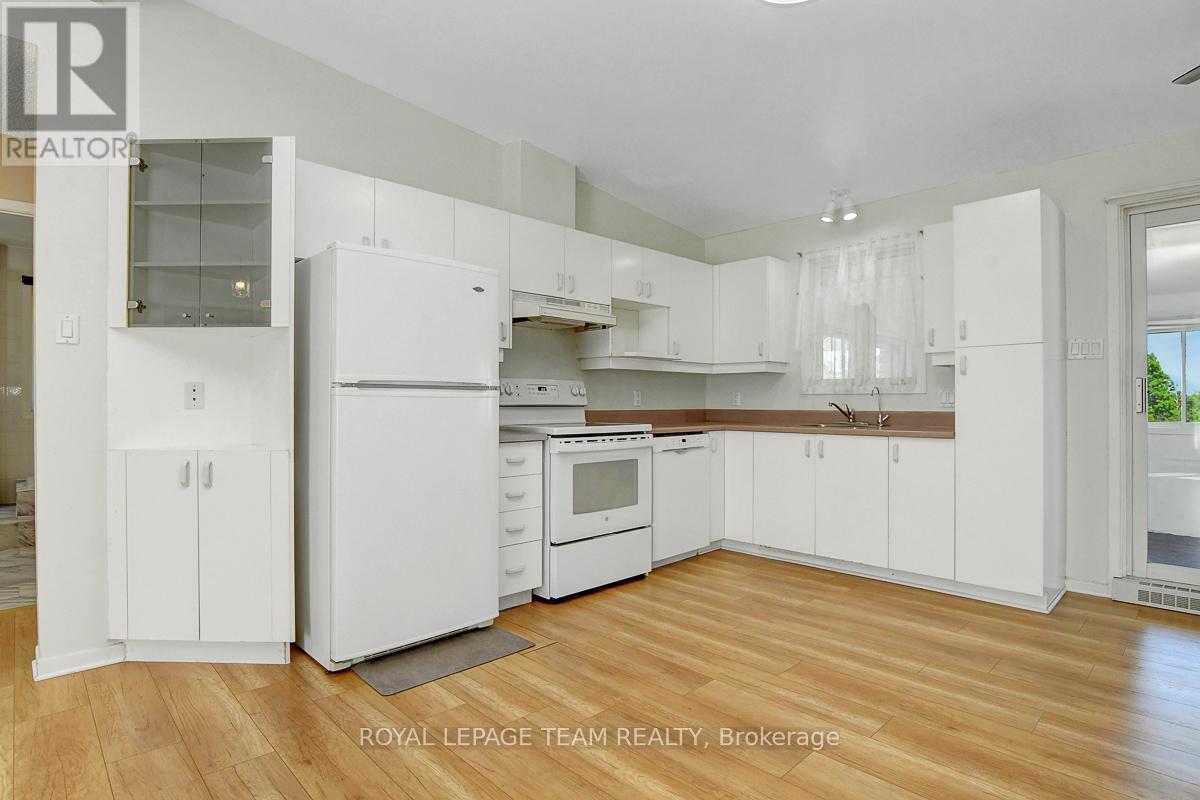 












8055 COUNTY RD. 44 ROAD

,
Edwardsburgh/Cardinal,




Ontario
K0E1X0

