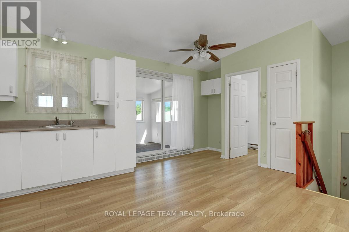 












8055 COUNTY RD. 44 ROAD

,
Edwardsburgh/Cardinal,




Ontario
K0E1X0

