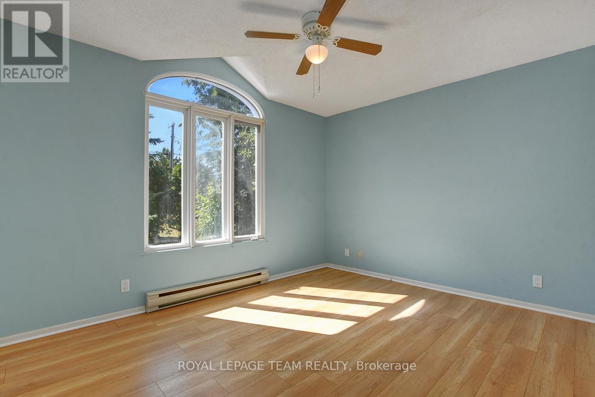 












8055 COUNTY RD. 44 ROAD

,
Edwardsburgh/Cardinal,




Ontario
K0E1X0

