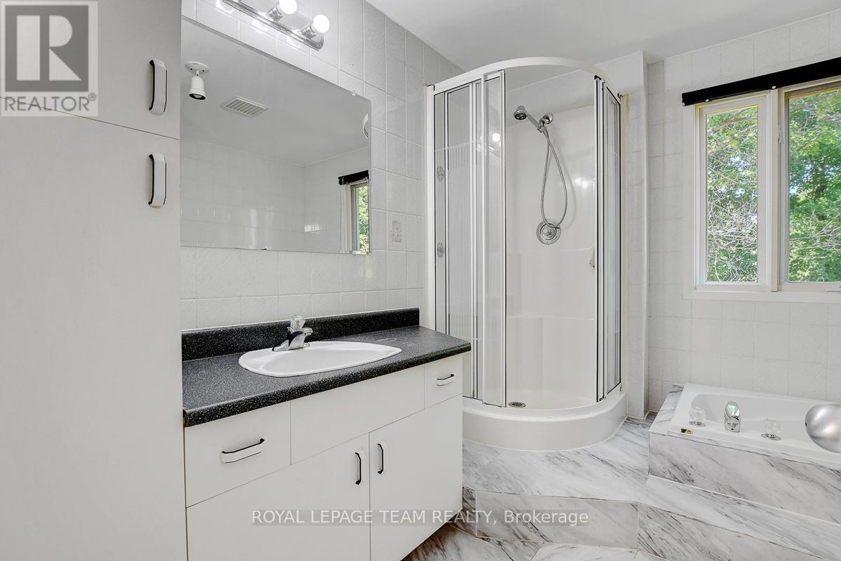 












8055 COUNTY RD. 44 ROAD

,
Edwardsburgh/Cardinal,




Ontario
K0E1X0

