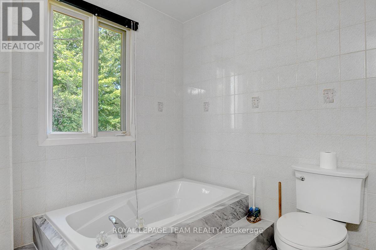 












8055 COUNTY RD. 44 ROAD

,
Edwardsburgh/Cardinal,




Ontario
K0E1X0

