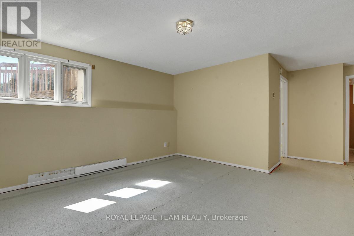 












8055 COUNTY RD. 44 ROAD

,
Edwardsburgh/Cardinal,




Ontario
K0E1X0

