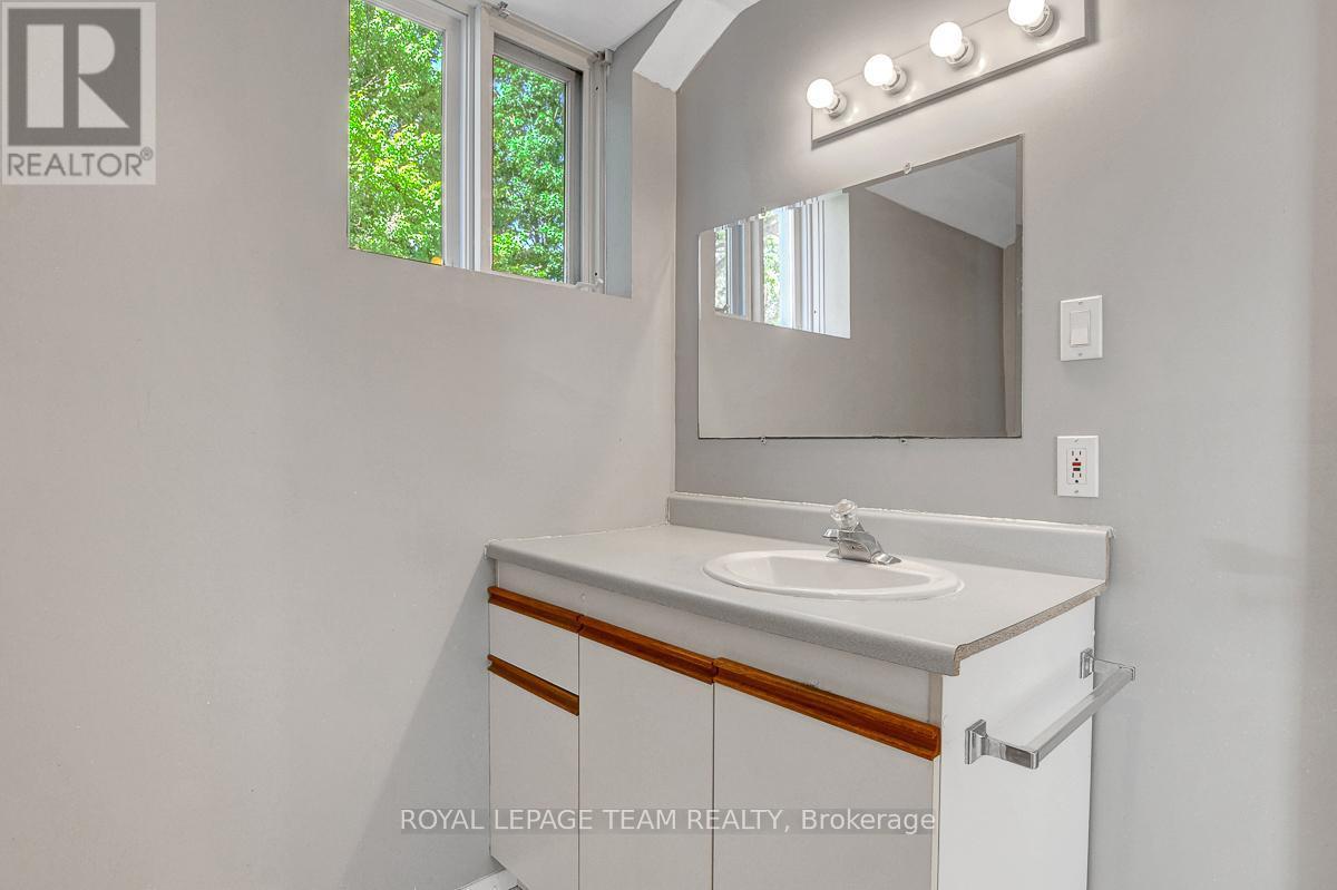 












8055 COUNTY RD. 44 ROAD

,
Edwardsburgh/Cardinal,




Ontario
K0E1X0

