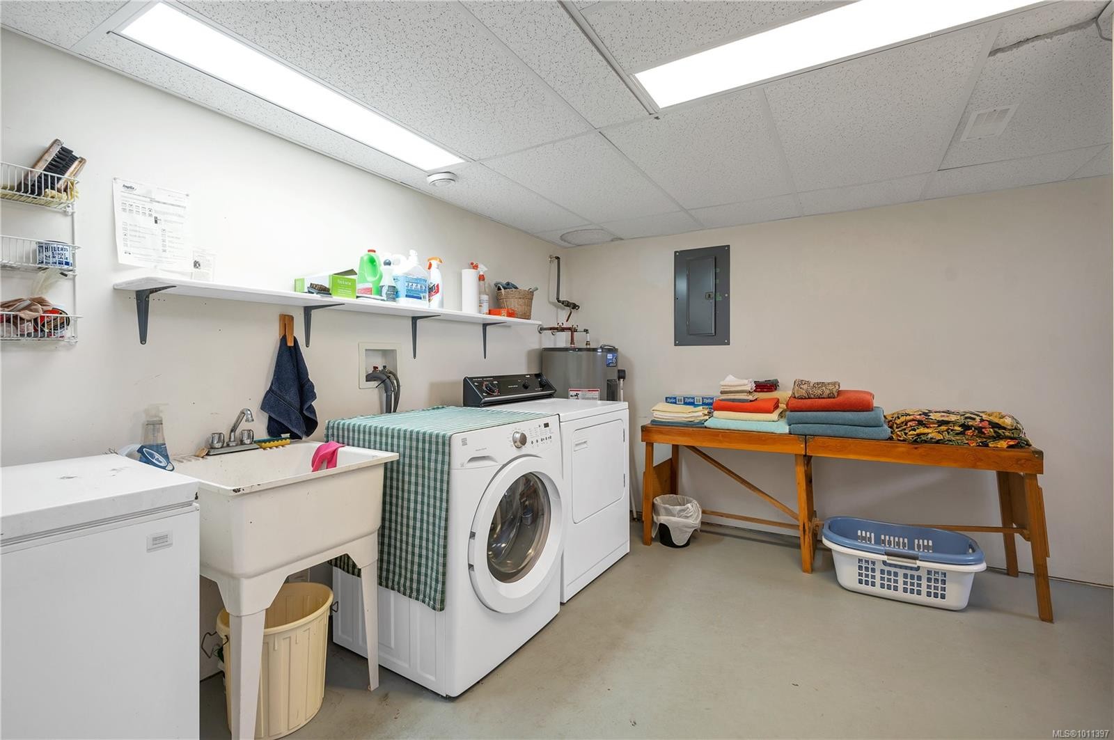 









1418


Schooner

Rd,
Quadra Island,




BC
V0P 1H0

