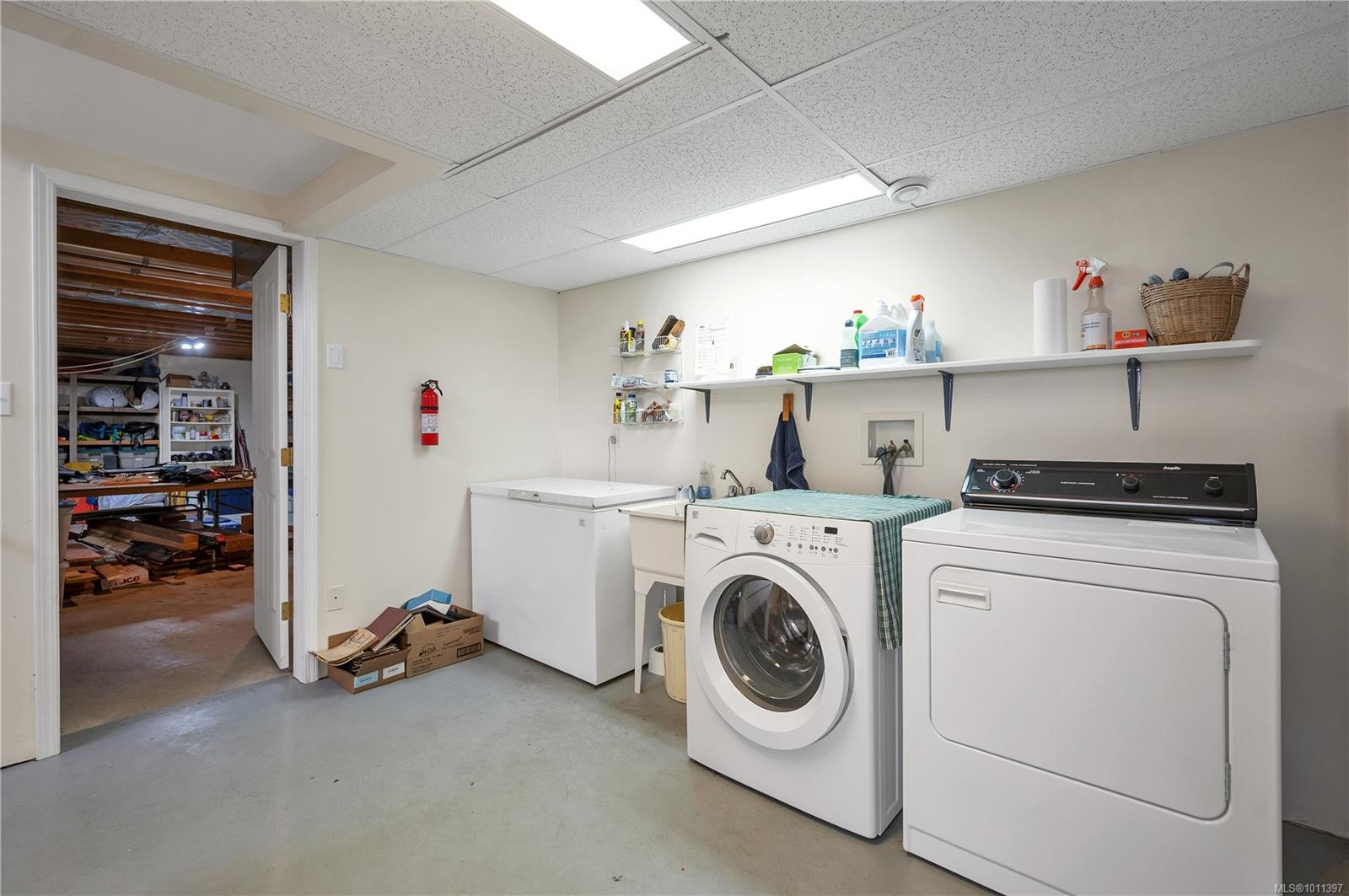 









1418


Schooner

Rd,
Quadra Island,




BC
V0P 1H0

