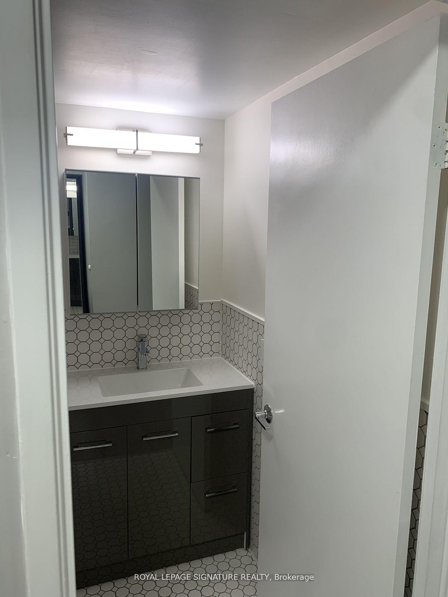 









456


College

Street, 308,
Toronto,




ON
M6G 4A3

