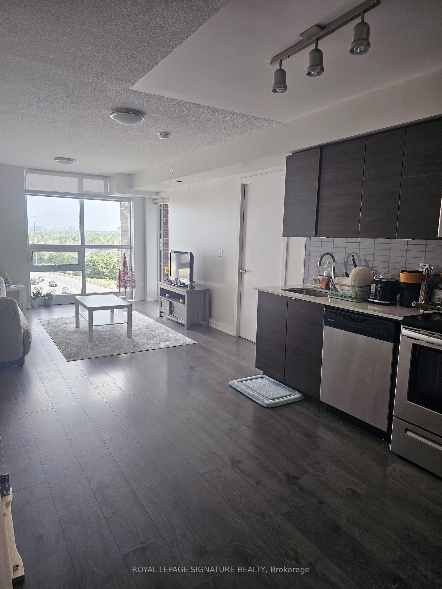 









123


Parkway Forest

Drive, 702,
Toronto,




ON
M2J 0G1

