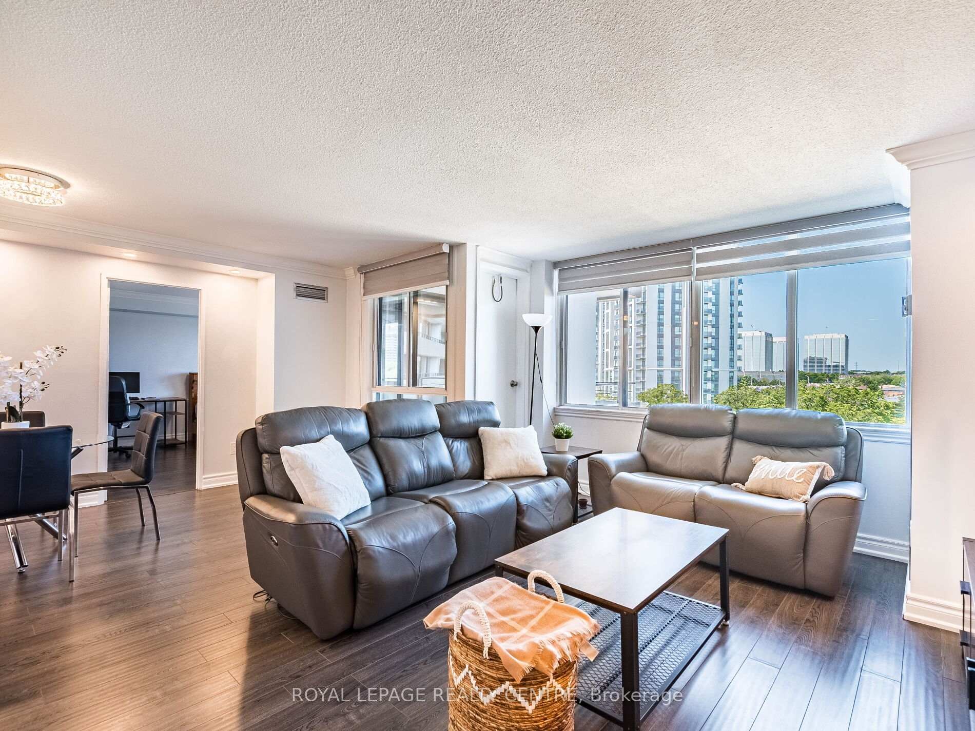 









1320


Mississauga Valley

Boulevard, 709,
Mississauga,




ON
L5A 3R6

