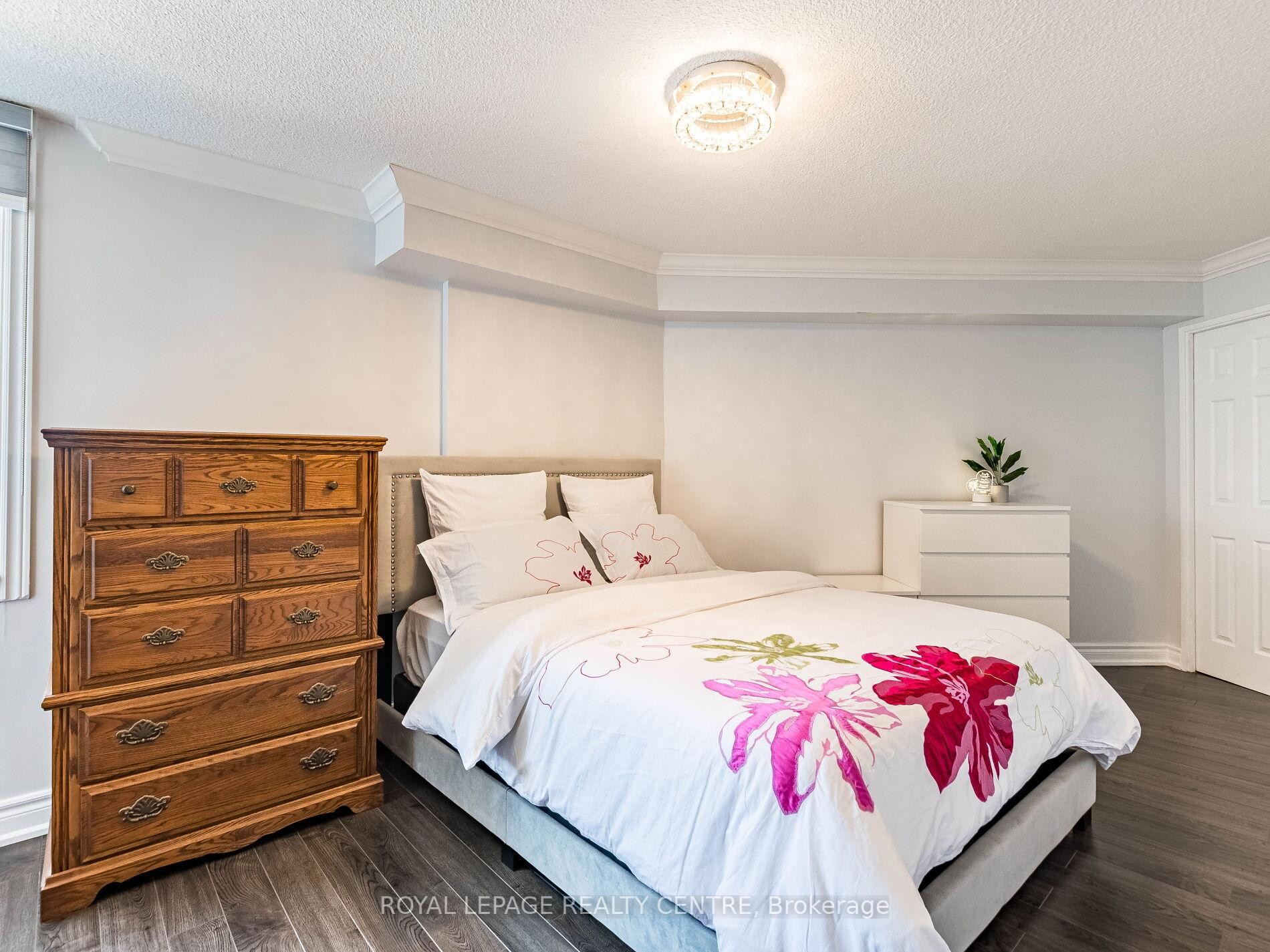 









1320


Mississauga Valley

Boulevard, 709,
Mississauga,




ON
L5A 3R6

