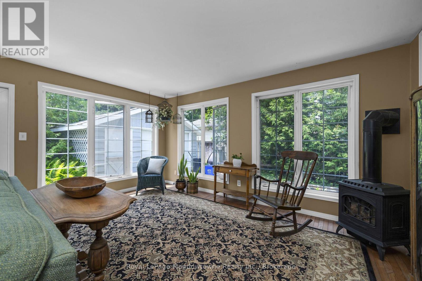 












24 DELREX BOULEVARD

,
Halton Hills (Georgetown),




Ontario
L7G3X7

