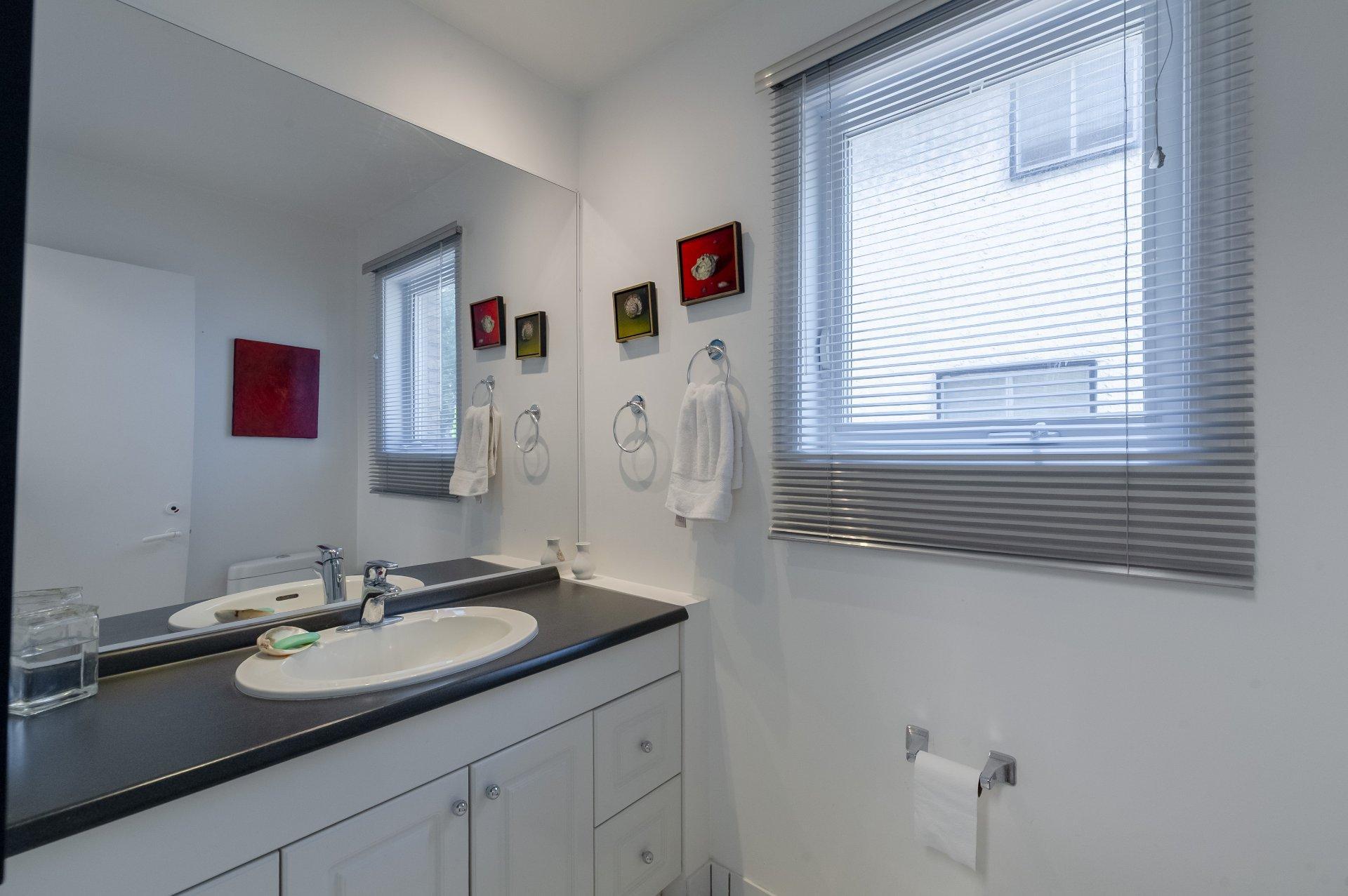 









1620


Crois. Rousseau

,
Brossard,




QC
J4X1S7

