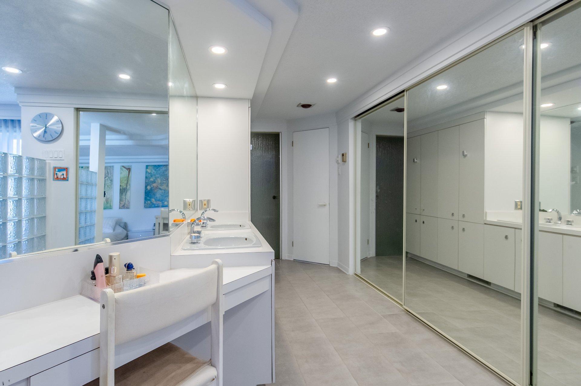 









1620


Crois. Rousseau

,
Brossard,




QC
J4X1S7

