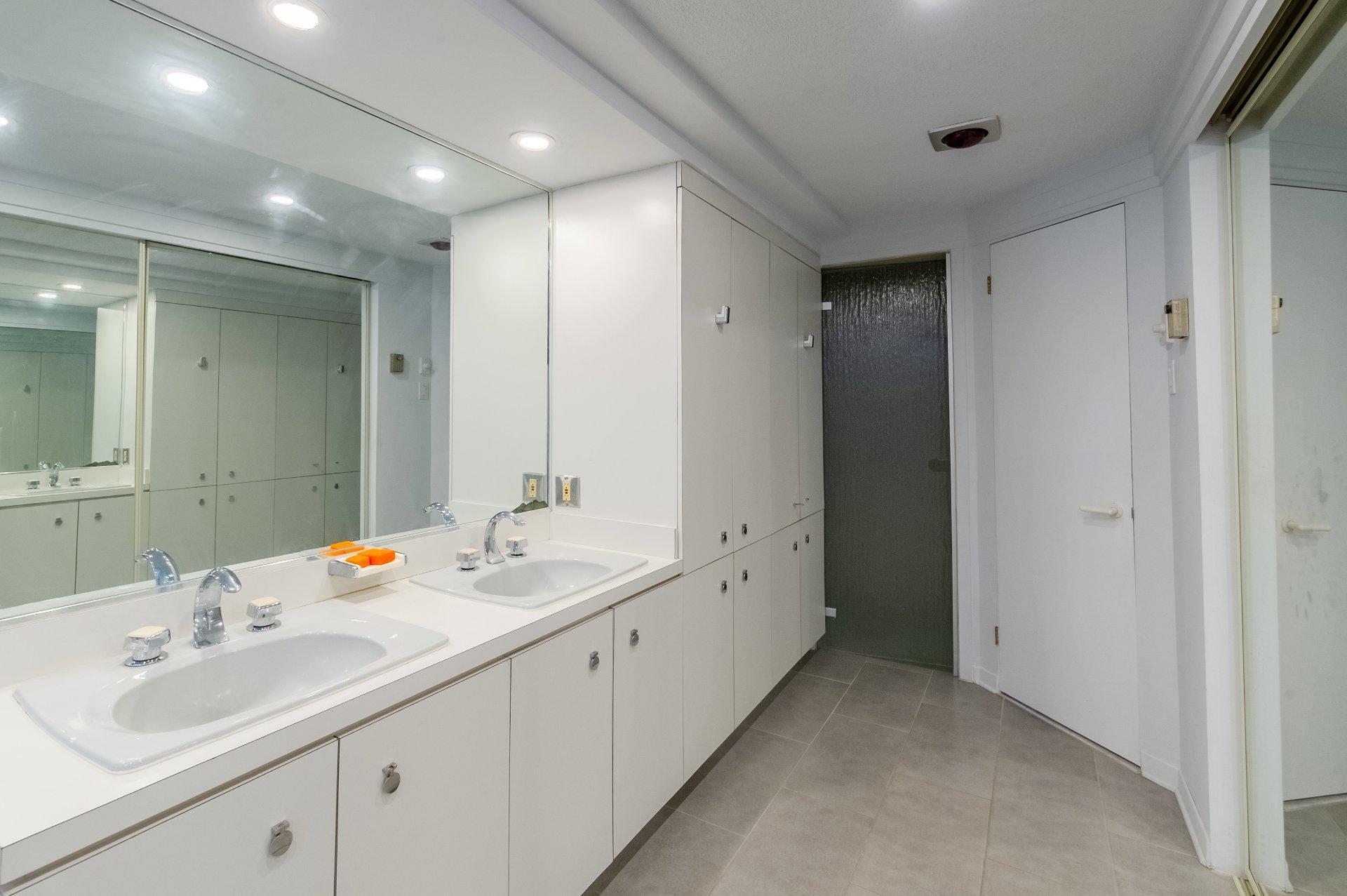 









1620


Crois. Rousseau

,
Brossard,




QC
J4X1S7

