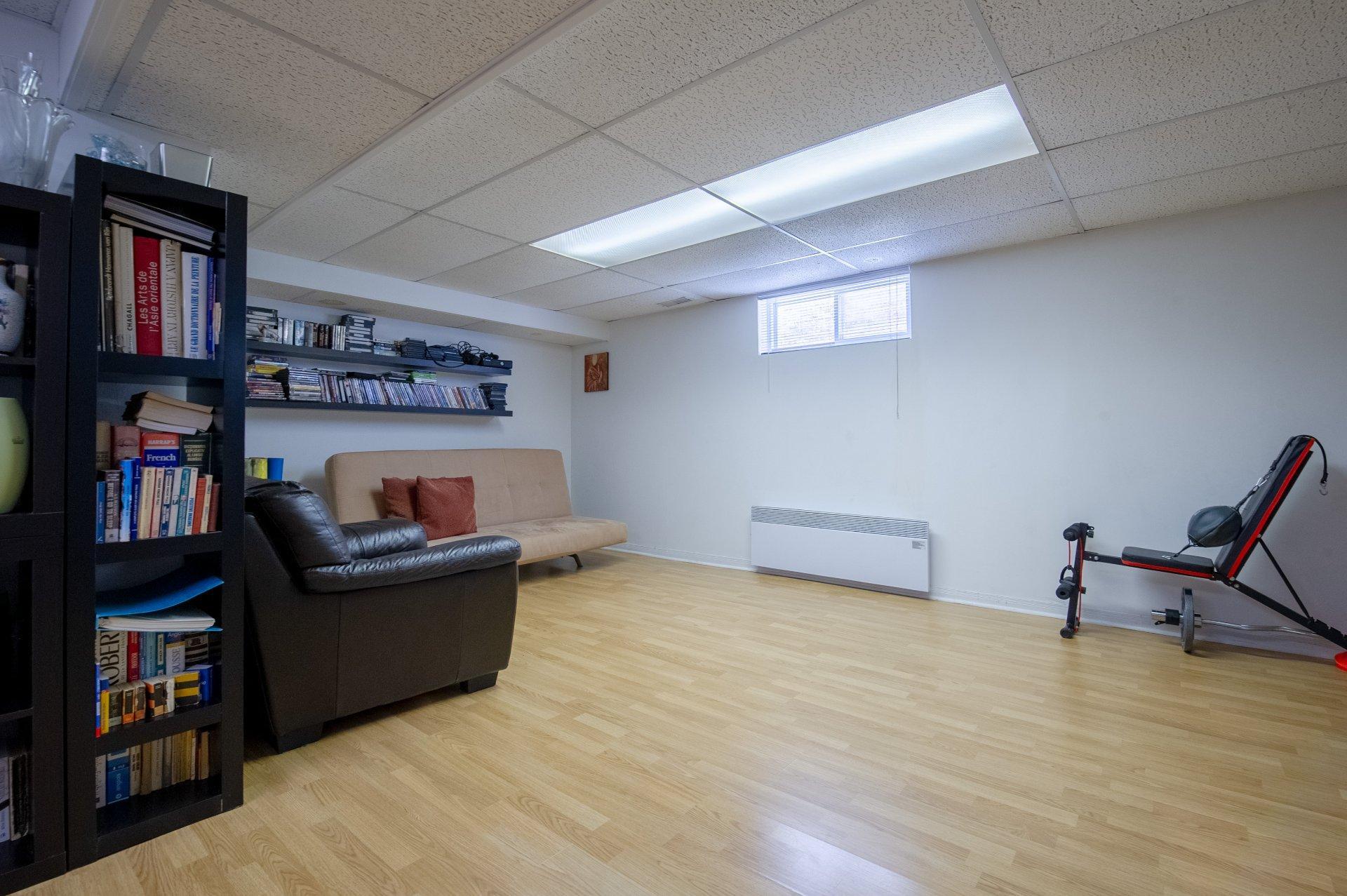









1620


Crois. Rousseau

,
Brossard,




QC
J4X1S7

