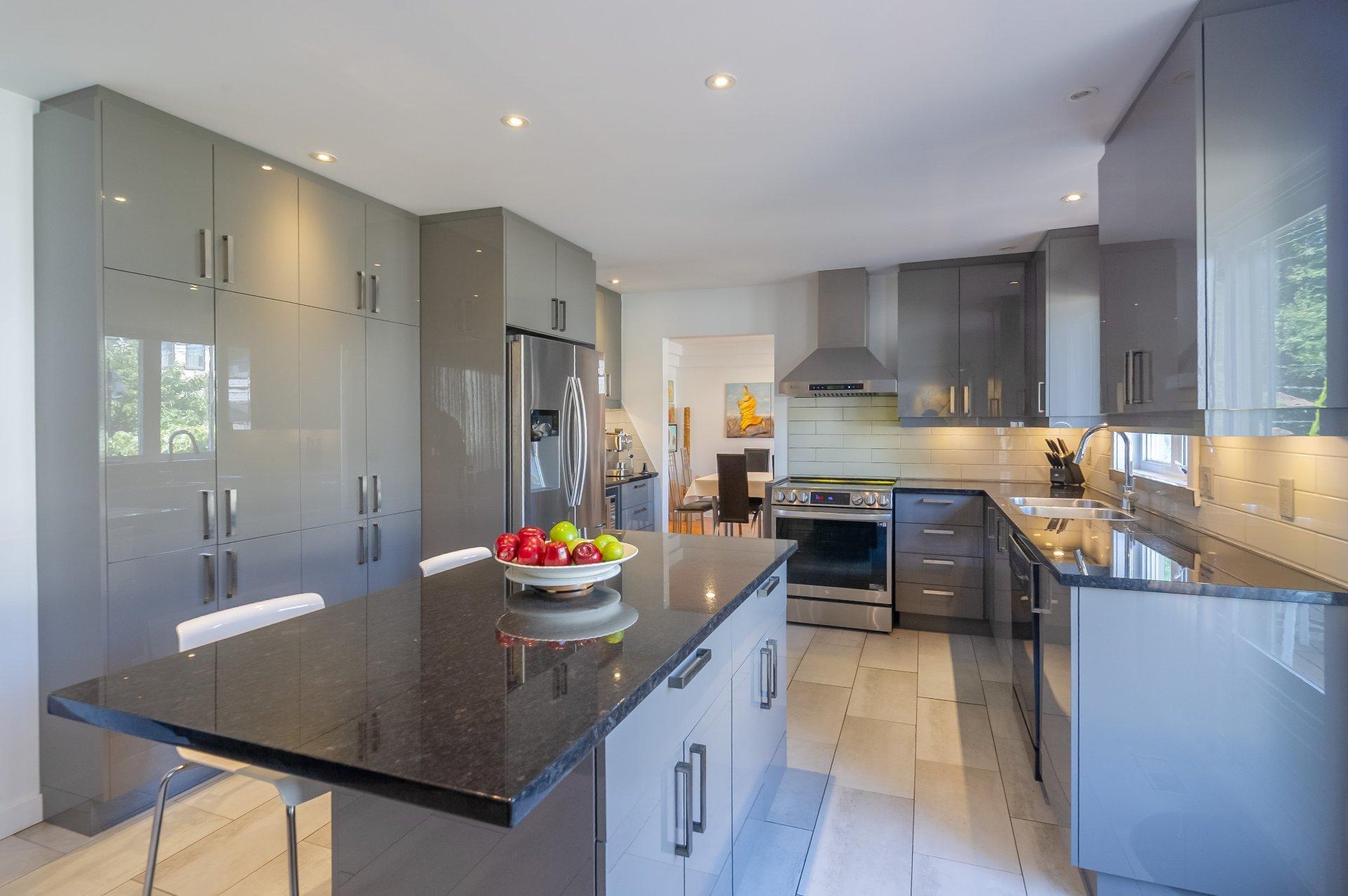 









1620


Crois. Rousseau

,
Brossard,




QC
J4X1S7

