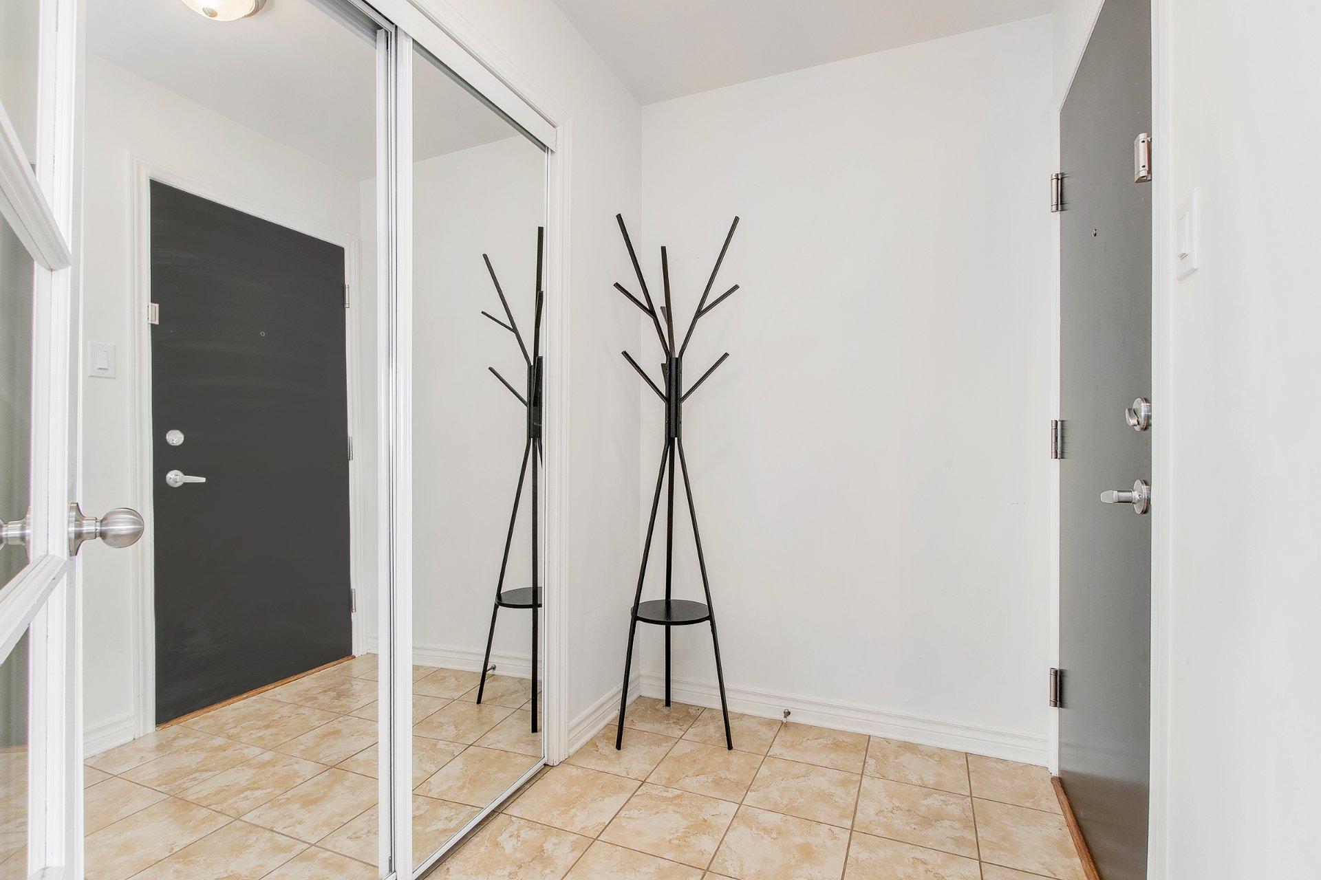 









691


Mtée des Pionniers

, 401,
Terrebonne (Lachenaie),




QC
J6V1T7

